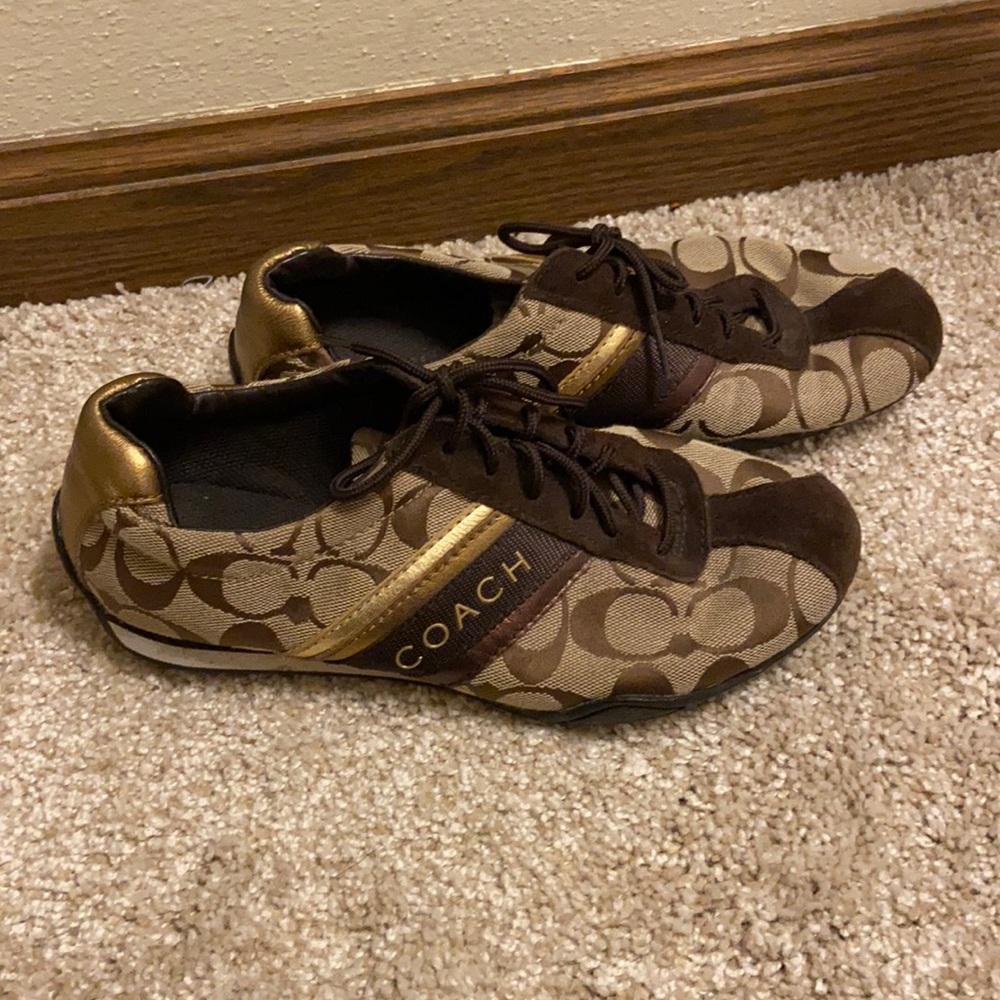 Size 6 coach tennis shoe